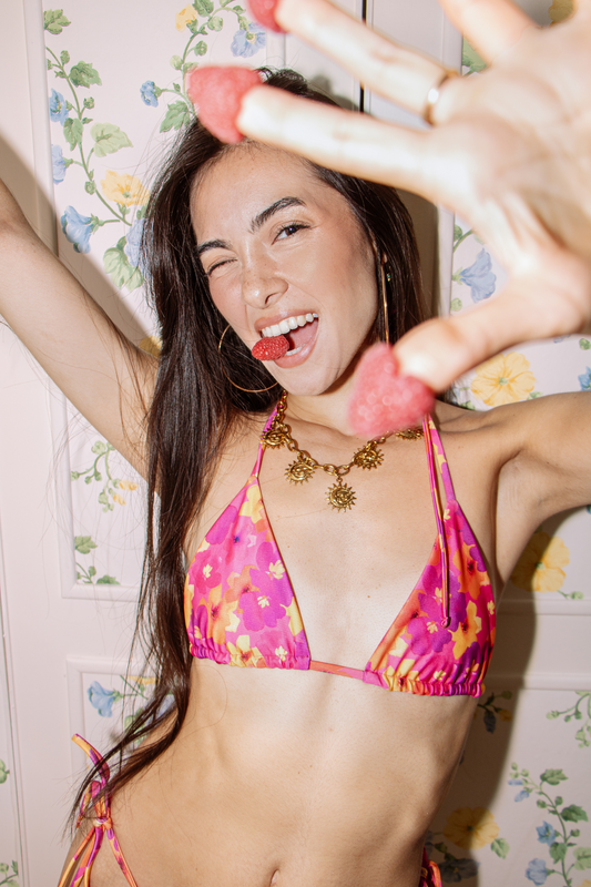 Bikini haut triangle SEÏAKINI à motifs fleurs rose, orange et violet en tissu italien haut de gamme